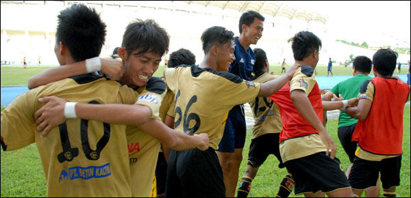 Para pemain Mitra Kukar U-21 akan berlaga di partai semifinal ISL U-21 2014 sore ini melawan Semen Padang U-21